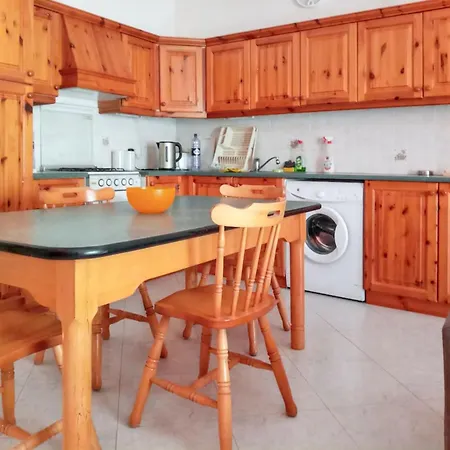 Апартаменты Sea View In Iz-zebbug
