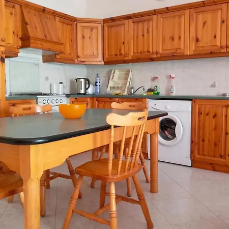 Апартаменты Sea View In Iz-zebbug Марсалфорн